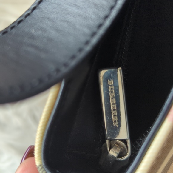 Authentic Burberry handbag - Picture 2 of 6